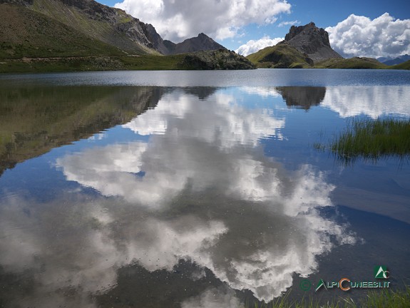 12 - Nuvole riflesse nel Lago superiore di Roburent (2018)