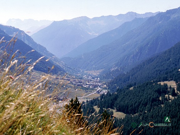 1 - L'alta Valle Stura dal sentiero che sale ai Laghi di Roburent (2003)