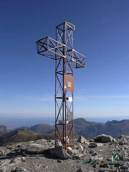 1 - La croce metallica posta in vetta a Punta Marguareis (2006)