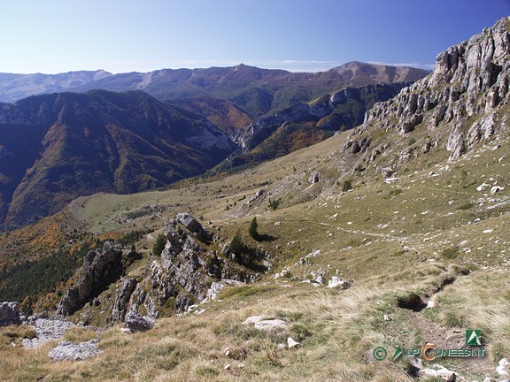 13 - Panorama verso valle dal sentiero per il Bocchino dell'Aseo (2006)