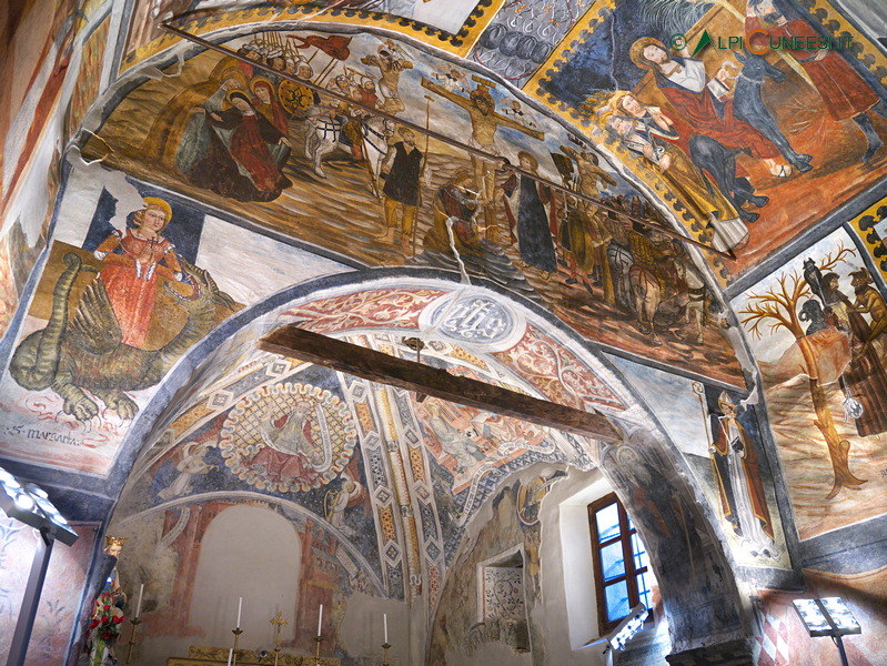 Valle Grana: la cappella cinquecentesca e la volta della cappella quattrocentesca all'interno del Santuario di San Magno (2018)