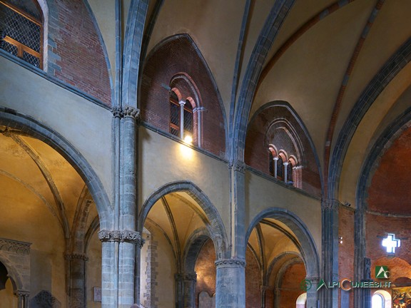 17 - Sacra di San Michele, la navata centrale (2019)