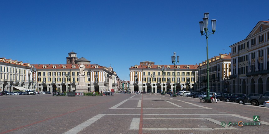 1 - Piazza Galimberti (2012)