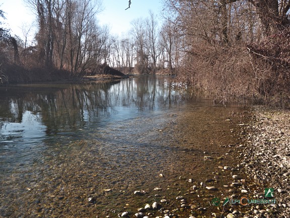 8 - Uno dei rari punti dove si può scendere sulla sponde del Fiume Maira (2022)