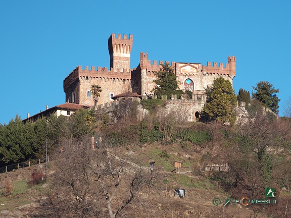 5 - Il Castello di Castellar, visto dal fondovalle (2022)