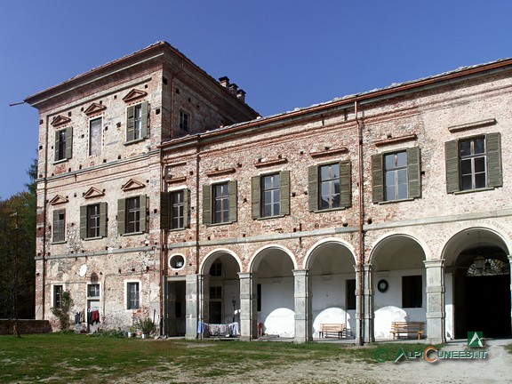 1 - Il Castello di Casotto, dal cortile interno (2005)