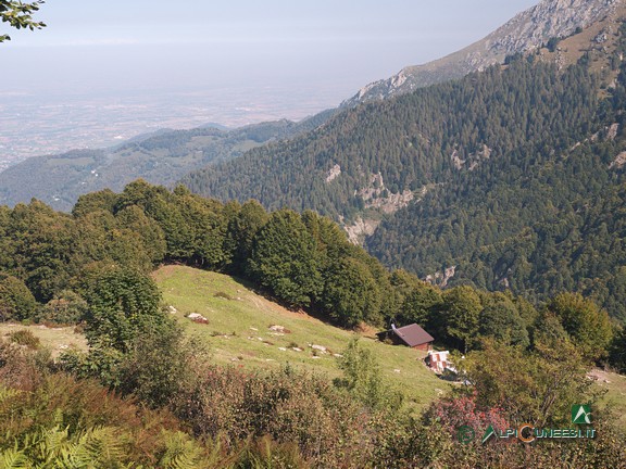 11 - La radura che ospita il Rifugio Ceresole e il Gias Ceresole (2020)