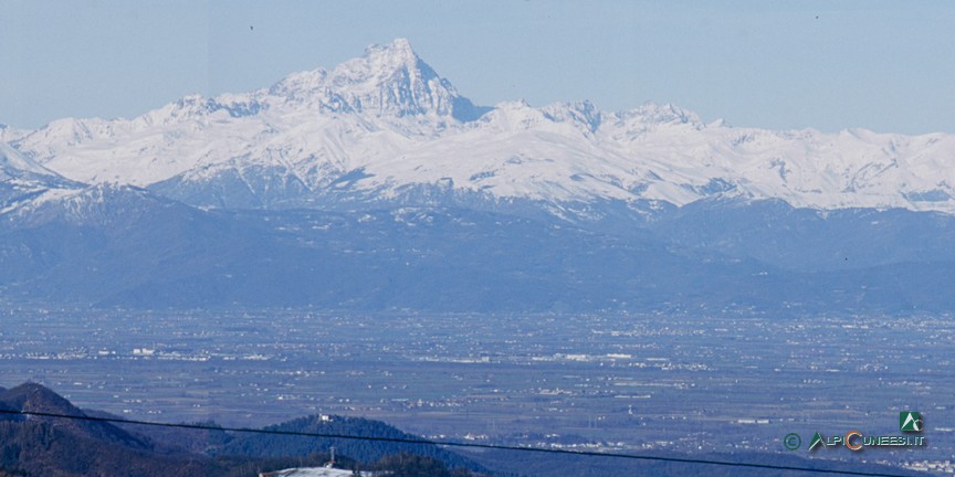 1 - Panorama sulla pianura piemontese scendendo dal Monte Alpet (2002)