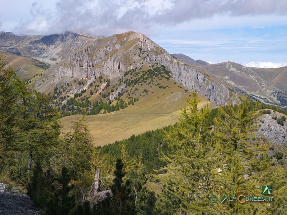 7 - Panorama sul Mont Chajol dai pressi della vetta del Mont Agnelino (2015)