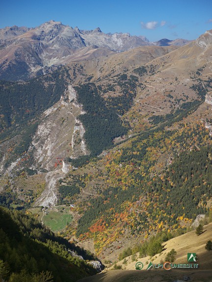 5 - Panorama verso le Granges de la Varne e Castel Tournou dal Cioto de Bernard (2017)