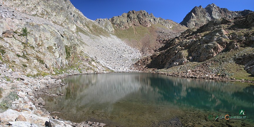 5 - Il Lac du Loup e il Passo del Lupo, la depressione in alto a sinistra nella foto (2020)