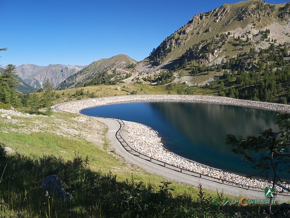 1 - Il grosso bacino artificiale tra gli impianti di Isola 2000 (2020)