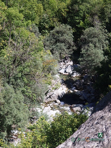 3 - Il profondo solco scavato dal Torrente Ellero vista dai pressi della località Pietra Rotonda (2006)