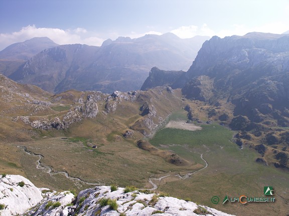 6 - La conca del Lago Biecai, ormai interrato e in secca quasi tutto l'anno (2008)