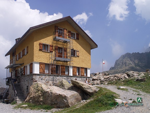 3 - Die Berghütte Rifugio Genova Figari (2005)