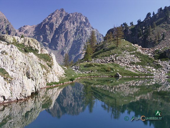 3 - Il Monte Matto si specchia nel Lago di Valcuca (2006)
