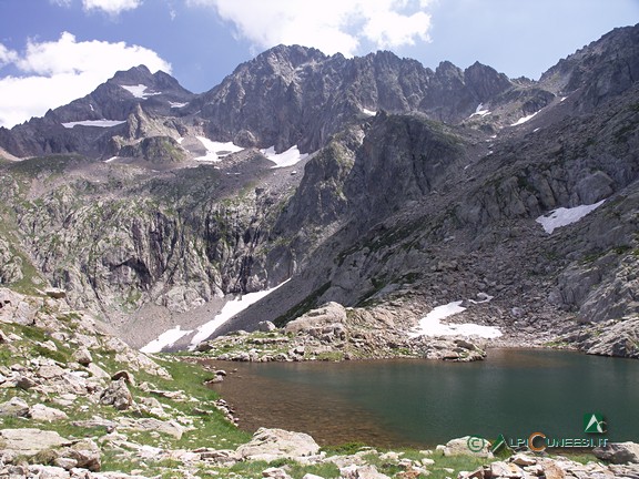9 - Il piccolo Lago del Praiet; sullo sfondo, al centro, la Cima Saint Robert (2008)