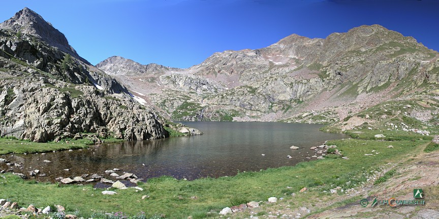 9 - Il Lago inferiore di Valscura e, sullo sfondo al centro della foto, la Bassa del Druos (2009)