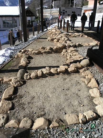 6 - I resti dei muretti in pietra alla Necropoli di Valdieri (2011)