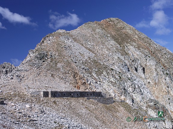 16 - La Casermetta difensiva Cima di Fremamorta, ai piedi della omonima Cima di Fremamorta (2011)