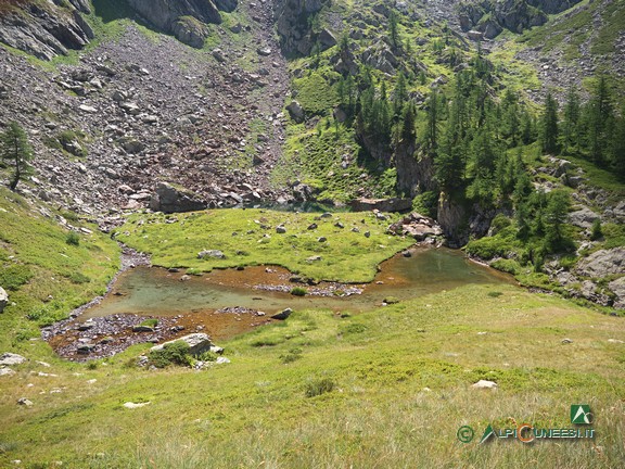 7 - Il terzo e il quarto dei Laghi Latous, dal costone che porta al quinto laghetto (2021)