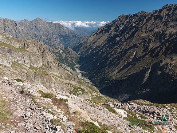 14 - Il Vallone di Moncolomb e Pra del Rasur dal sentiero che sale al Rifugio Federici Marchesini (2022)