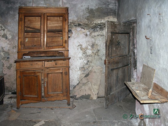 2 - Narbona, interno di una abitazione (2005)