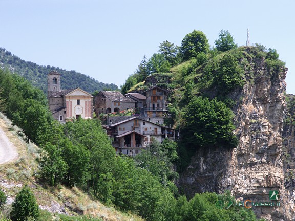 1 - Colletto di Campomolino, arroccato su una sella rocciosa (2007)