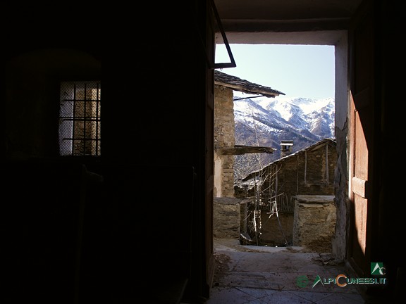 4 - Campofei dall'interno della Cappella della borgata (2007)