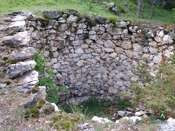 14 - I resti della fornace per la preparazione della calce a Pratorotondo (2005)