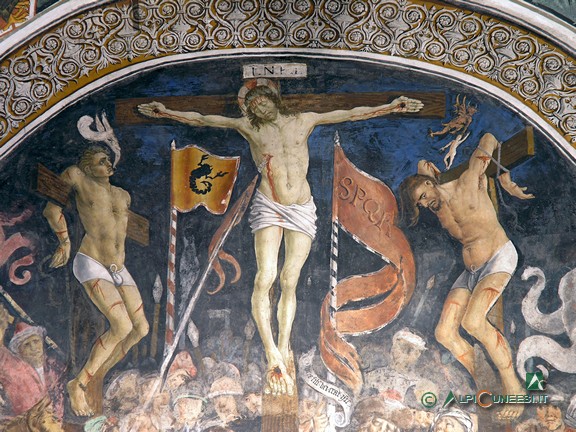 14 - La scena della crocifissione nella Parrocchiale di Santa Maria Assunta, ritenuta uno dei capolavori di Hans Clemer (2005)