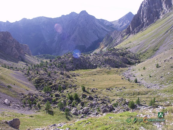 14 - La morena frontale del Ghiacciaio d'Enchiausa, formatasi durante l'ultima glaciazione, che si incontra lungo la salita del Vallone d'Enchiausa (2008)