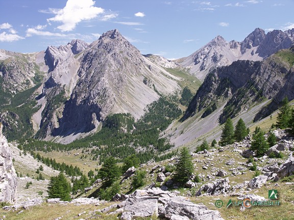 9 - Il Vallone d'Enchiausa e la conca prativa di Grangia Gorra dalla morena del ghiacciaio (2008)