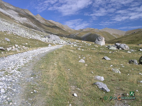 3 - La lunga strada sterrata che risale la Valle di Traversiera (2020)