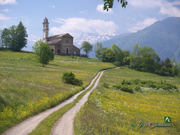 3 - I prati che precedono il Santuario di Santa Maria di Morinesio (2013)