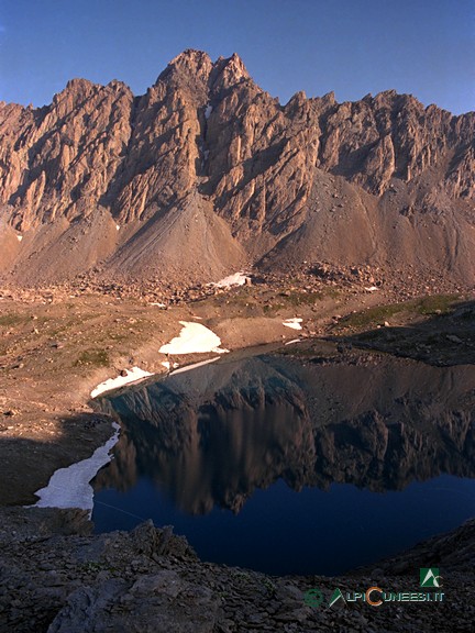 3 - L'Aiguille de Chambeyron si specchia nel Lac des Neuf Couleurs (1988)