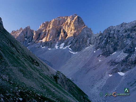7 - L'alba sul Monte Oronaye dal Bivacco Bonelli (2004)