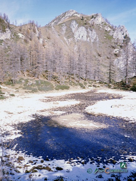 1 - L'effimero Laghetto q.2130, non nominato, che si incontra poco a monte delle Grange Chiacarloso (2004)