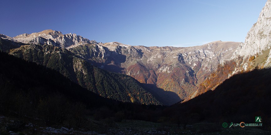 12 - Panorama sulla Valle Pesio dal Vallone di Serpentera (2006)