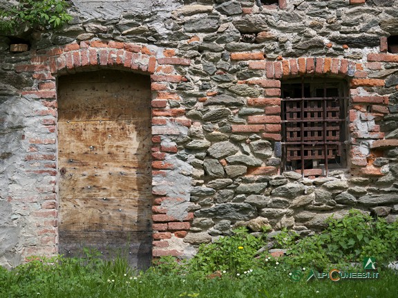 11 - Particolare di una porta di Cascina San Michele (2013)