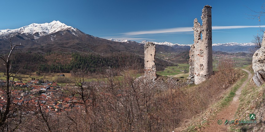 2 - Il sentierino che conduce al Castello Mirabello (2021)