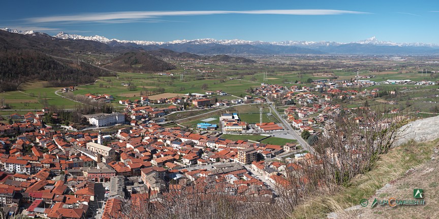 5 - Chiusa di Pesio, la pianura e l'arco alpino dal Castello Mirabello (2021)