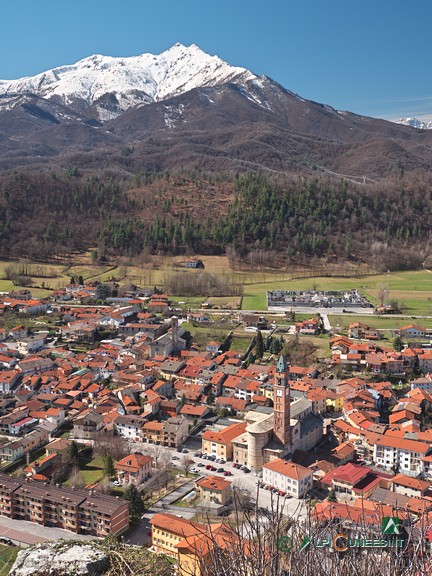 6 - Chiusa di Pesio e il Monte Besimauda dal Castello Mirabello (2021)