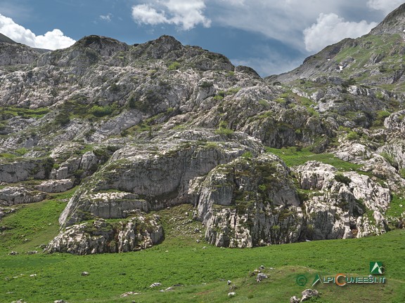 18 - L'incredibile erosione carsica sulle rocce attorno alla Conca delle Carsene (2022)