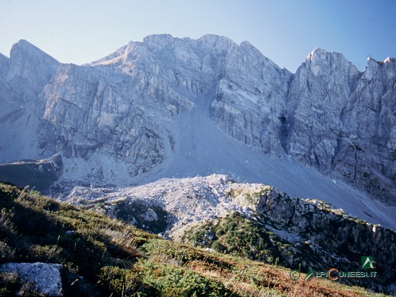 4 - La parete nord del Massiccio del Marguareis, dal Rifugio Garelli (1994)