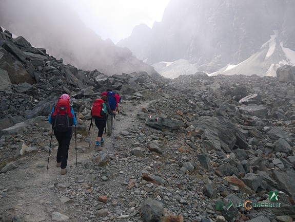 2 - Il vallone detritico che conduce al Rifugio Sella (2018)