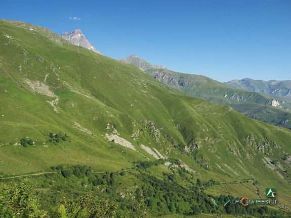 1 - Il vallone del Rio Ciosil, attraversato dalla strada per le Meire Tartarea (2020) 1 - Il vallone del Rio Ciosil, attraversato dalla strada per le Meire Tartarea (2020)