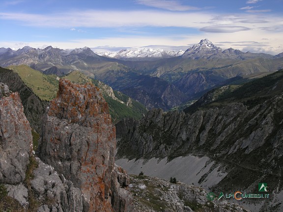 1 - Un torrione sul dirupato versante orientale della Cima est di Test (2010)