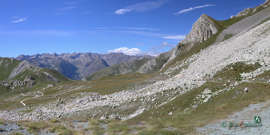 6 - La rotabile ex-militare che taglia le pendici del Becco Grande e sale al Colle del Mulo (2010)