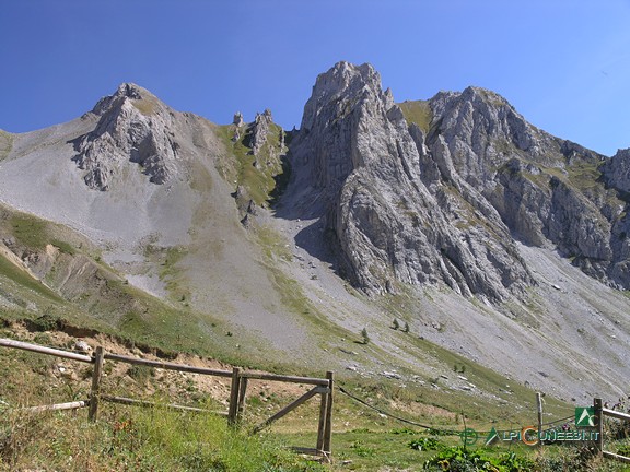 8 - Le guglie rocciose della Rocca di Salé dal Rifugio Don Martini (2011)